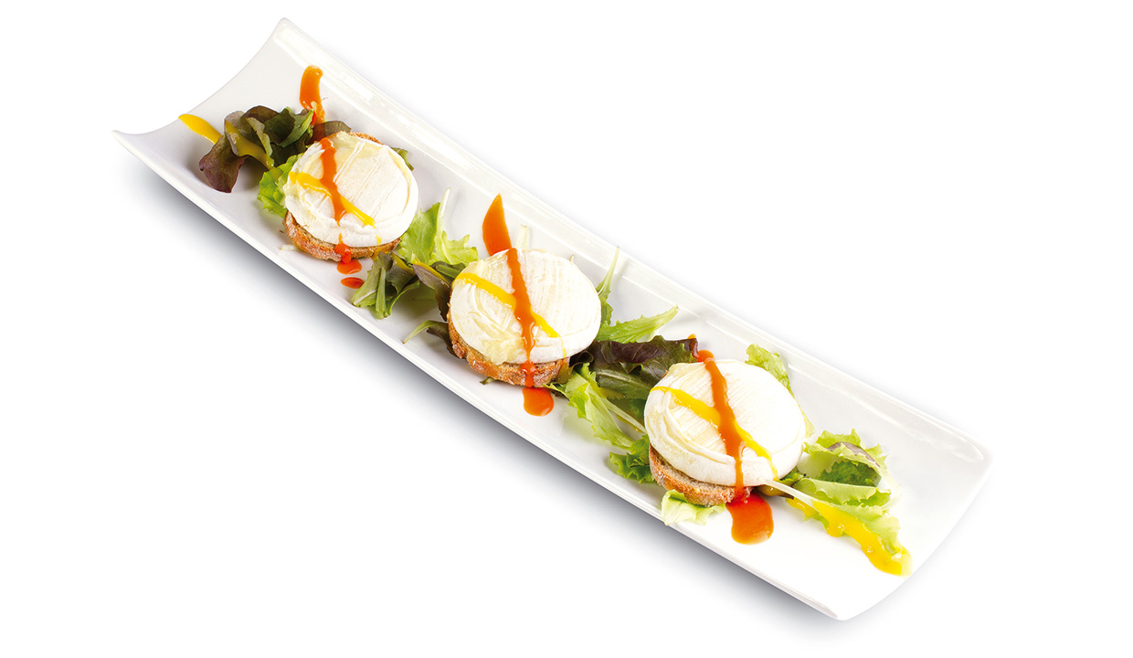 Salade de chèvre chaud et son duo coulis aromatiques thym citron et romarin