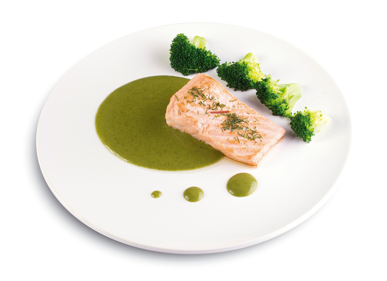 Salmon fillet with al dente broccoli, drizzled with tarragon coulis